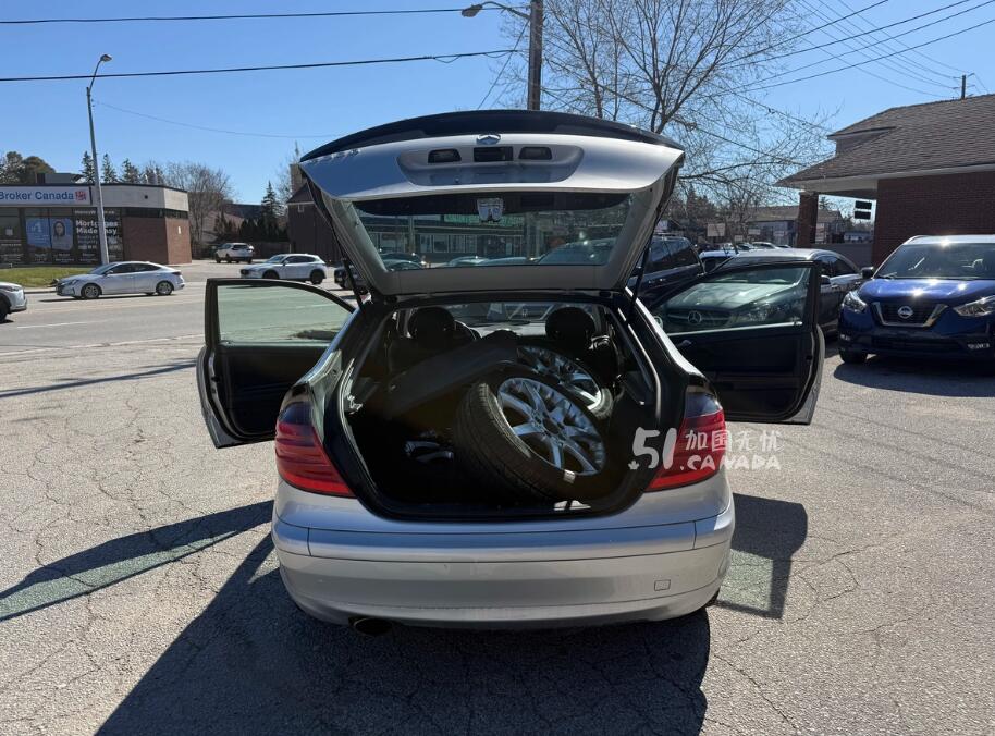2003 Mercedes-Benz C-Class view 3