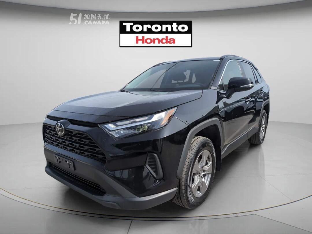 2024 Toyota RAV 4 view 2