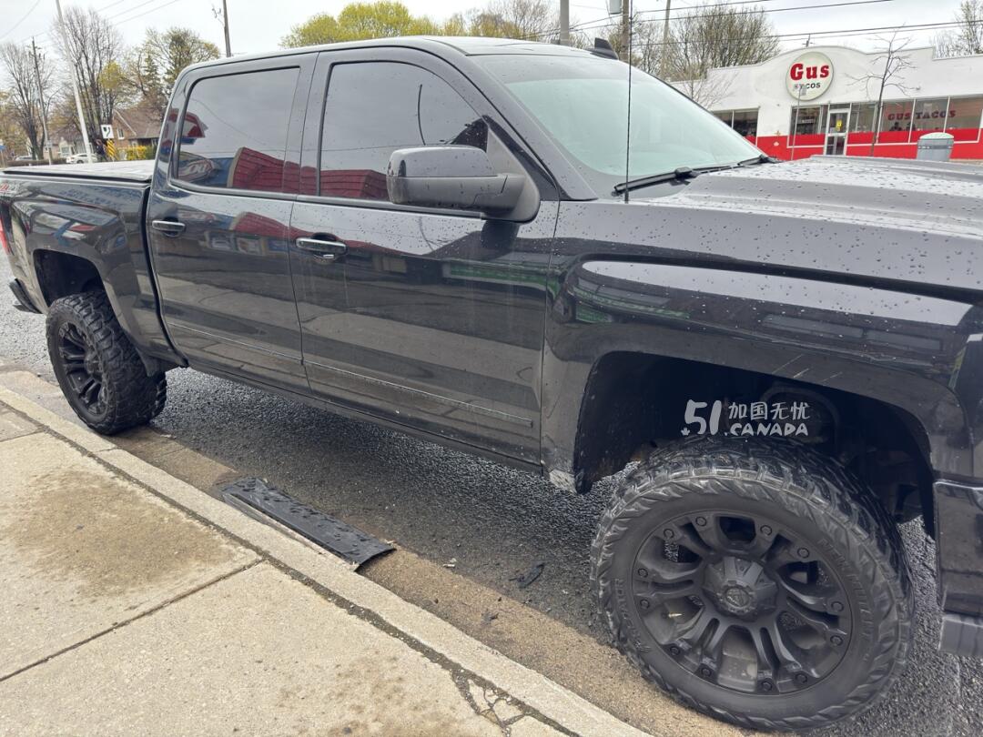 2017 Chevrolet Silverado 1500 view 6