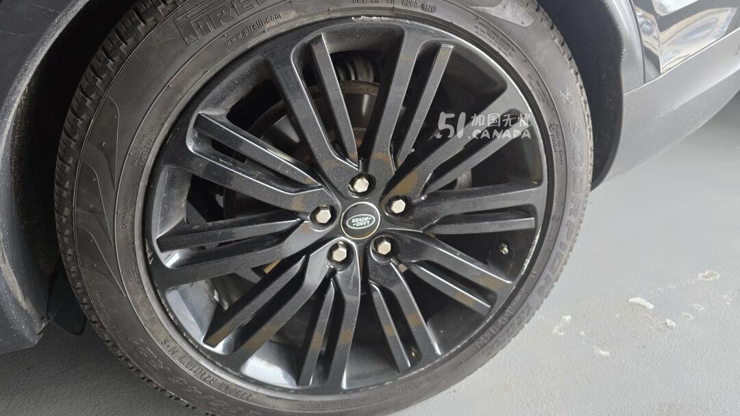 2017 Land Rover Discovery view 5