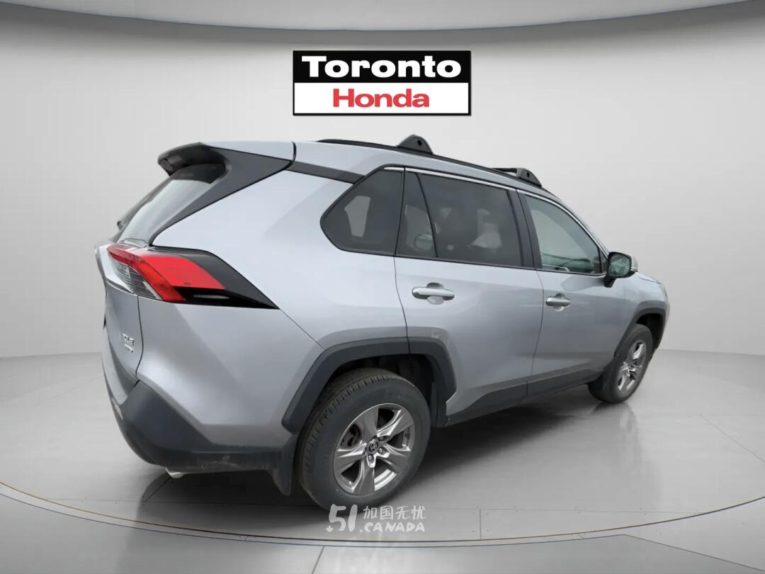 2023 Toyota RAV 4 view 3