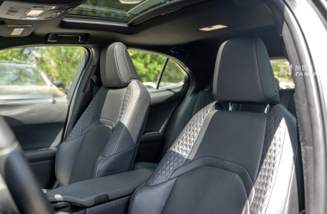 2019 Lexus UX view 4