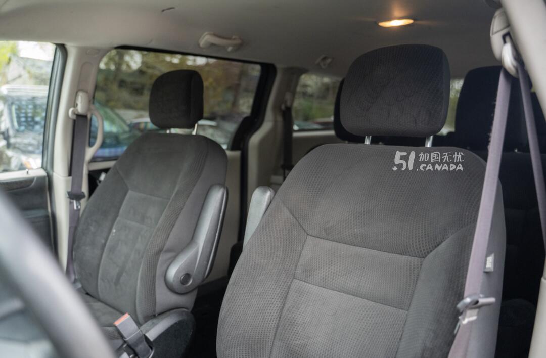 2017 Chrysler Grand Caravan view 5