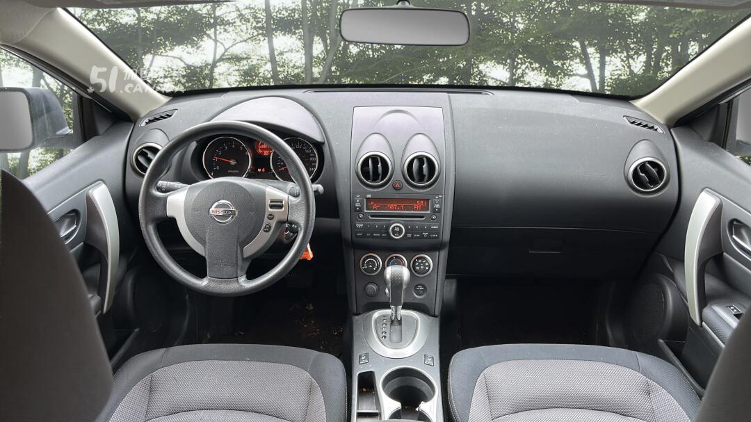 2010 Nissan Rogue view 5