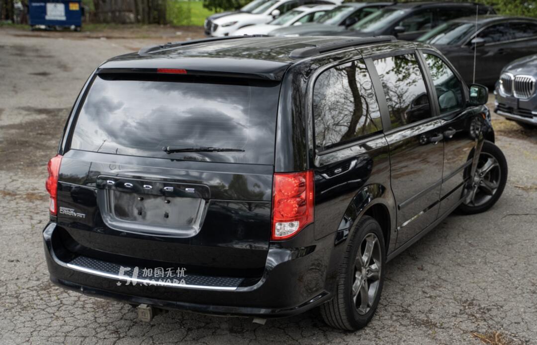 2017 Chrysler Grand Caravan view 6