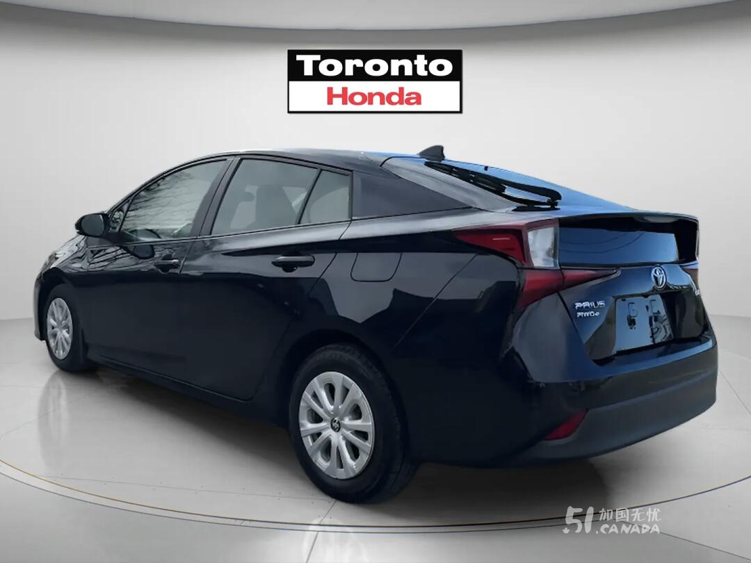 2022 Toyota Prius view 3