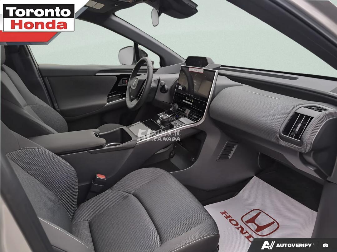 2025 Toyota bZ4X view 7