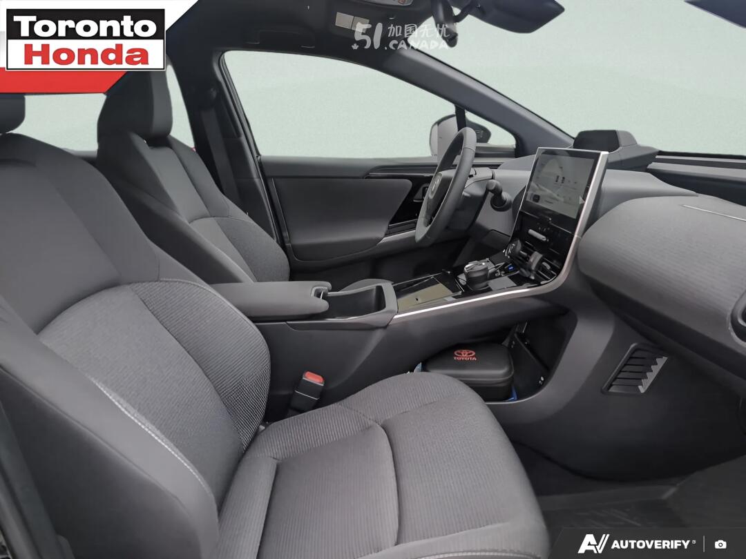 2025 Toyota bZ4X view 5