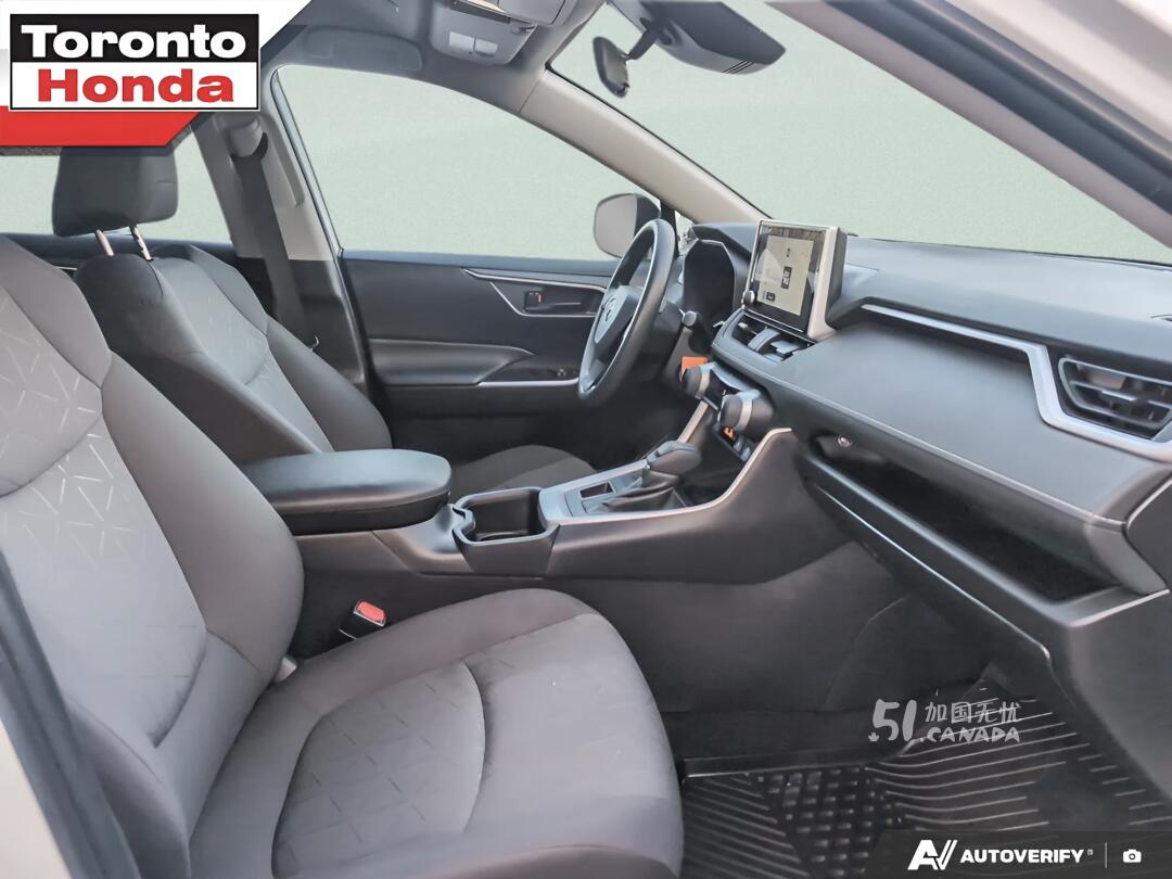 2023 Toyota RAV 4 view 8