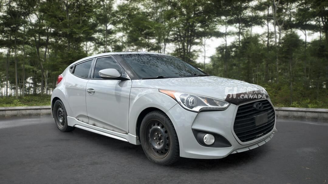2013 Hyundai Veloster view 2