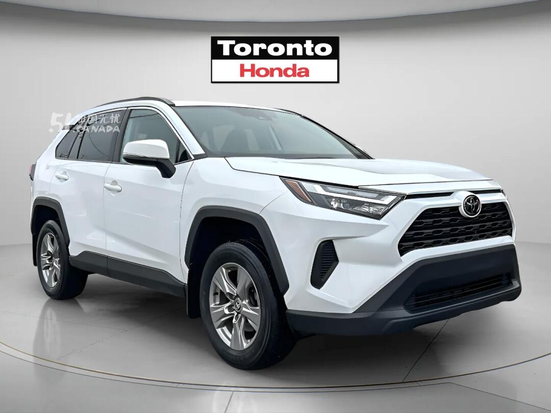 2024 Toyota RAV 4 view 2