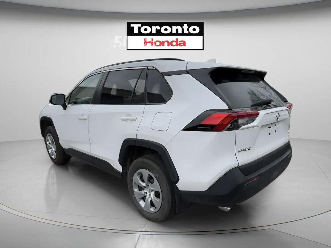 2021 Toyota RAV 4 view 4
