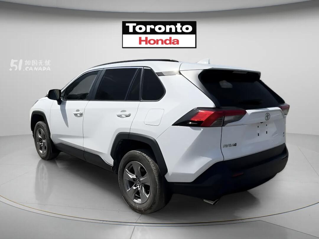 2024 Toyota RAV 4 view 3