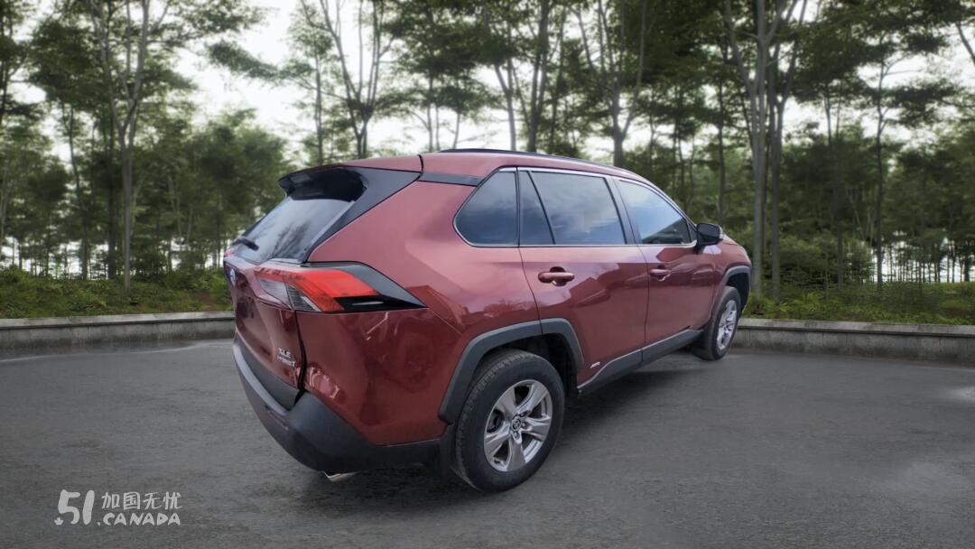 2024 Toyota RAV 4 view 4