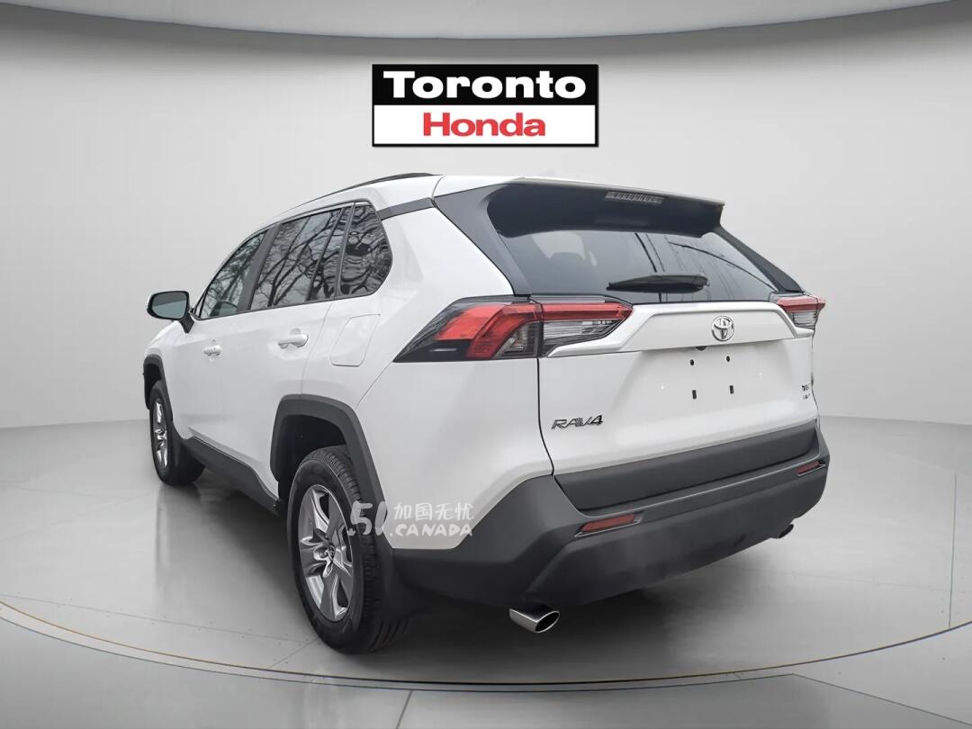 2025 Toyota RAV 4 view 4