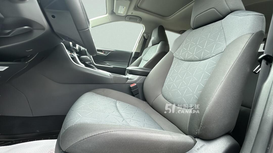 2025 Toyota RAV 4 view 7