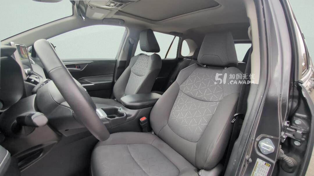2024 Toyota RAV 4 view 6
