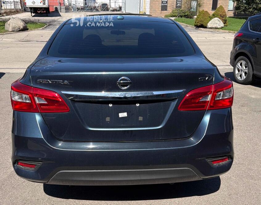 2016 Nissan Sentra view 4