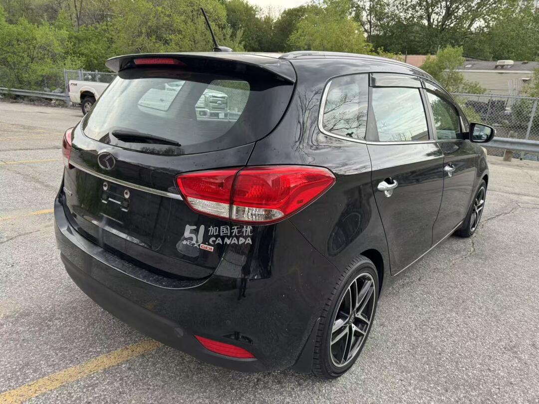 2014 Kia Rondo view 4