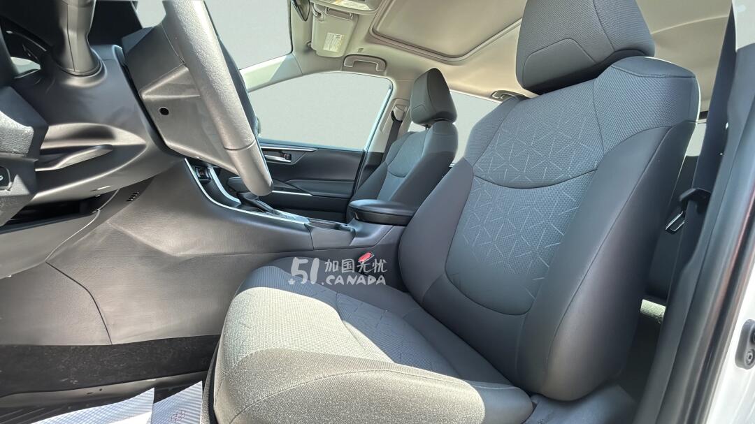 2025 Toyota RAV 4 view 7