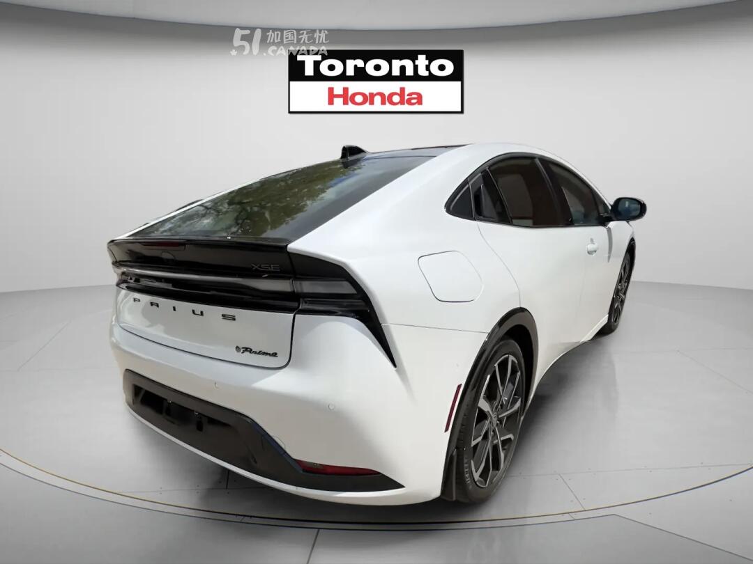 2024 Toyota Prius Prime view 3