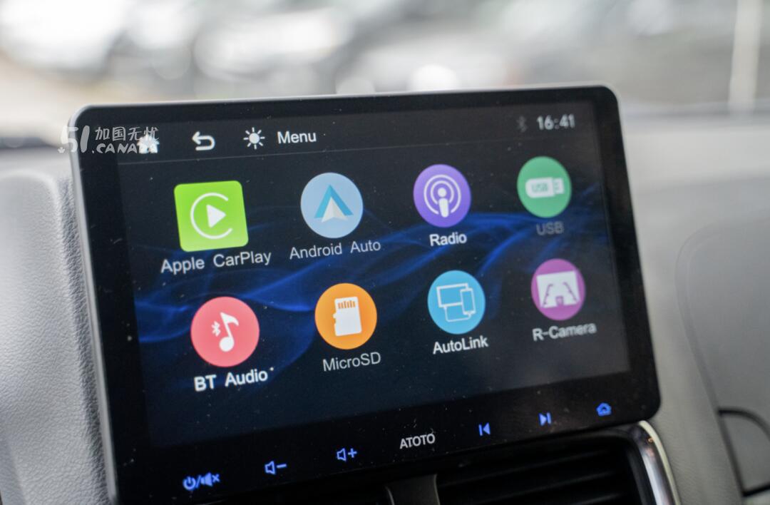 2017 Chrysler Grand Caravan view 3
