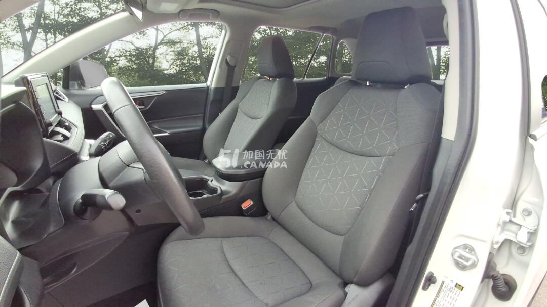 2022 Toyota RAV 4 view 5