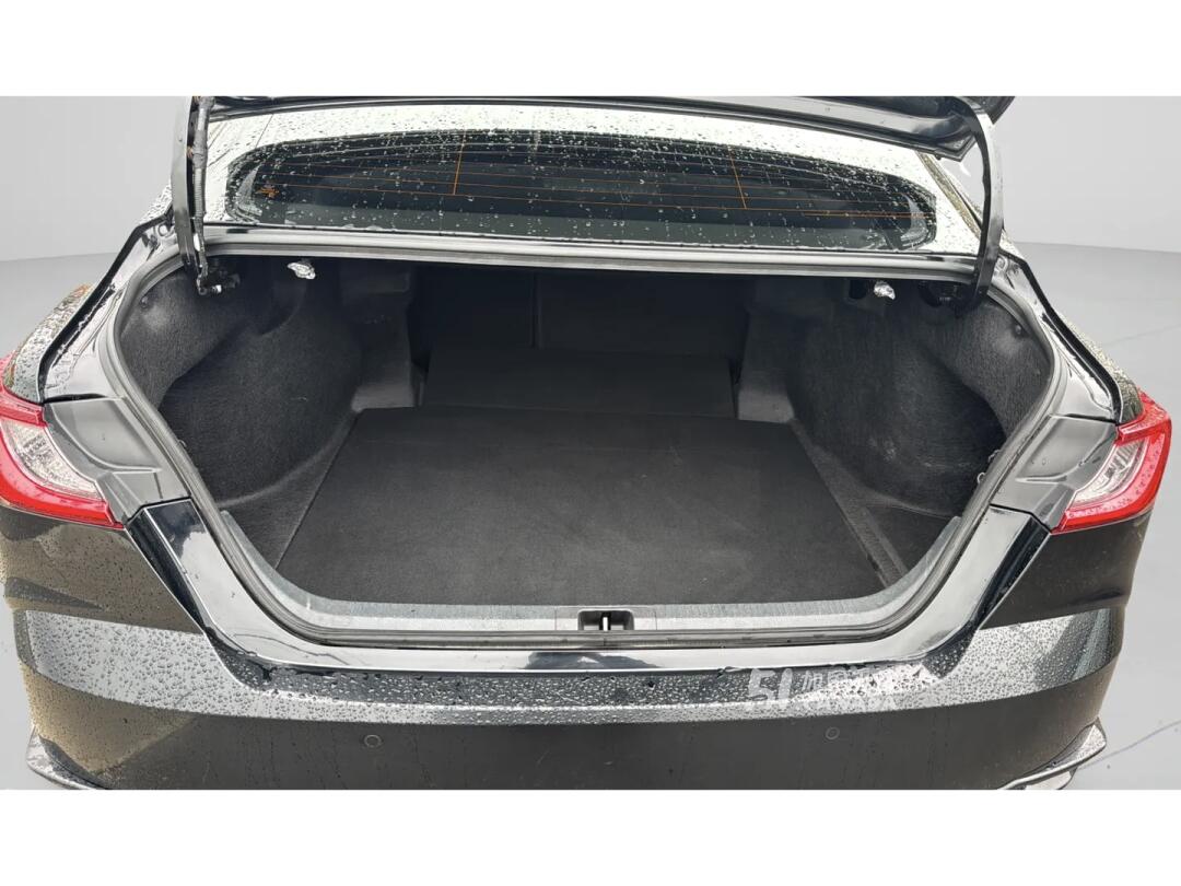 2025 Toyota Camry view 8