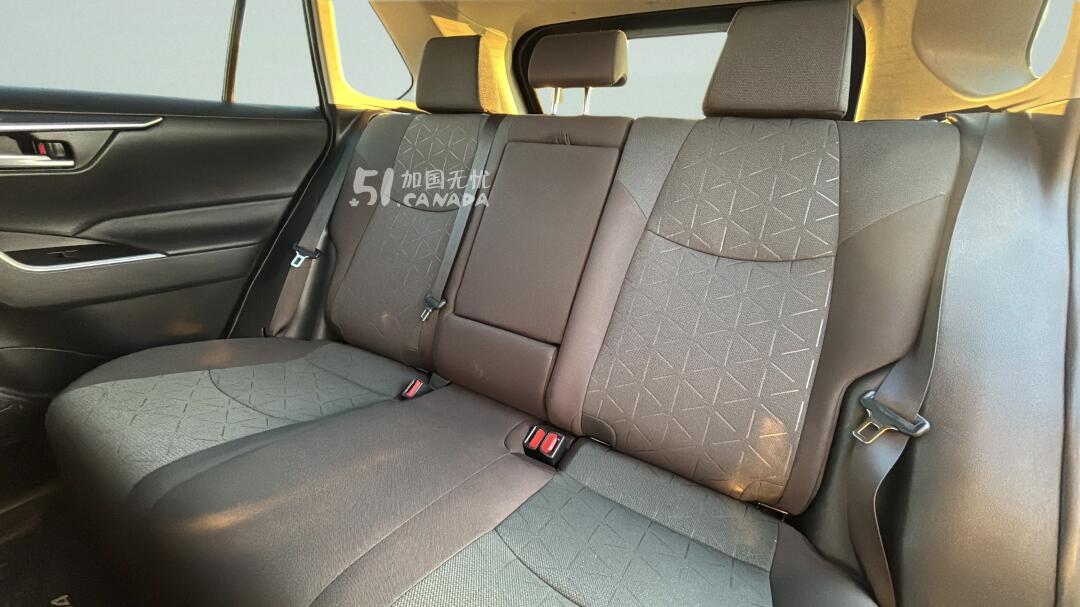 2023 Toyota RAV 4 view 8