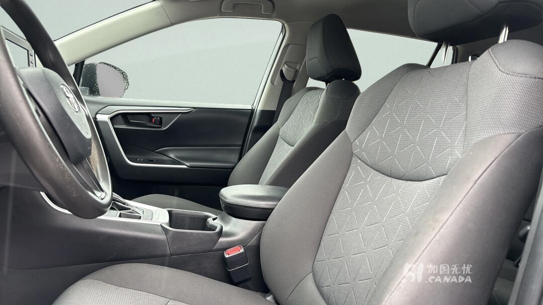2022 Toyota RAV 4 view 6