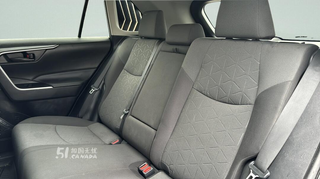 2022 Toyota RAV 4 view 8