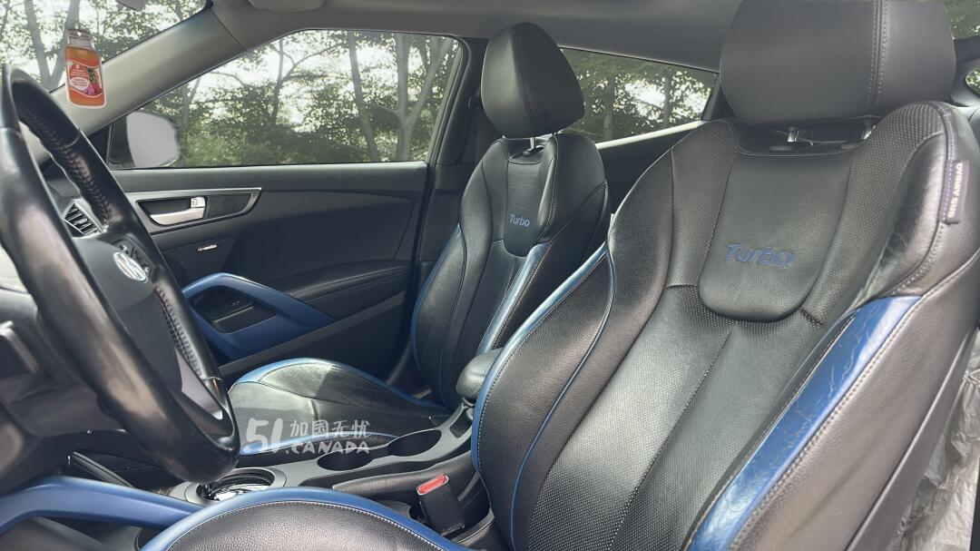 2013 Hyundai Veloster view 5