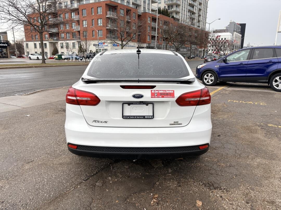 2015 Ford Focus view 6