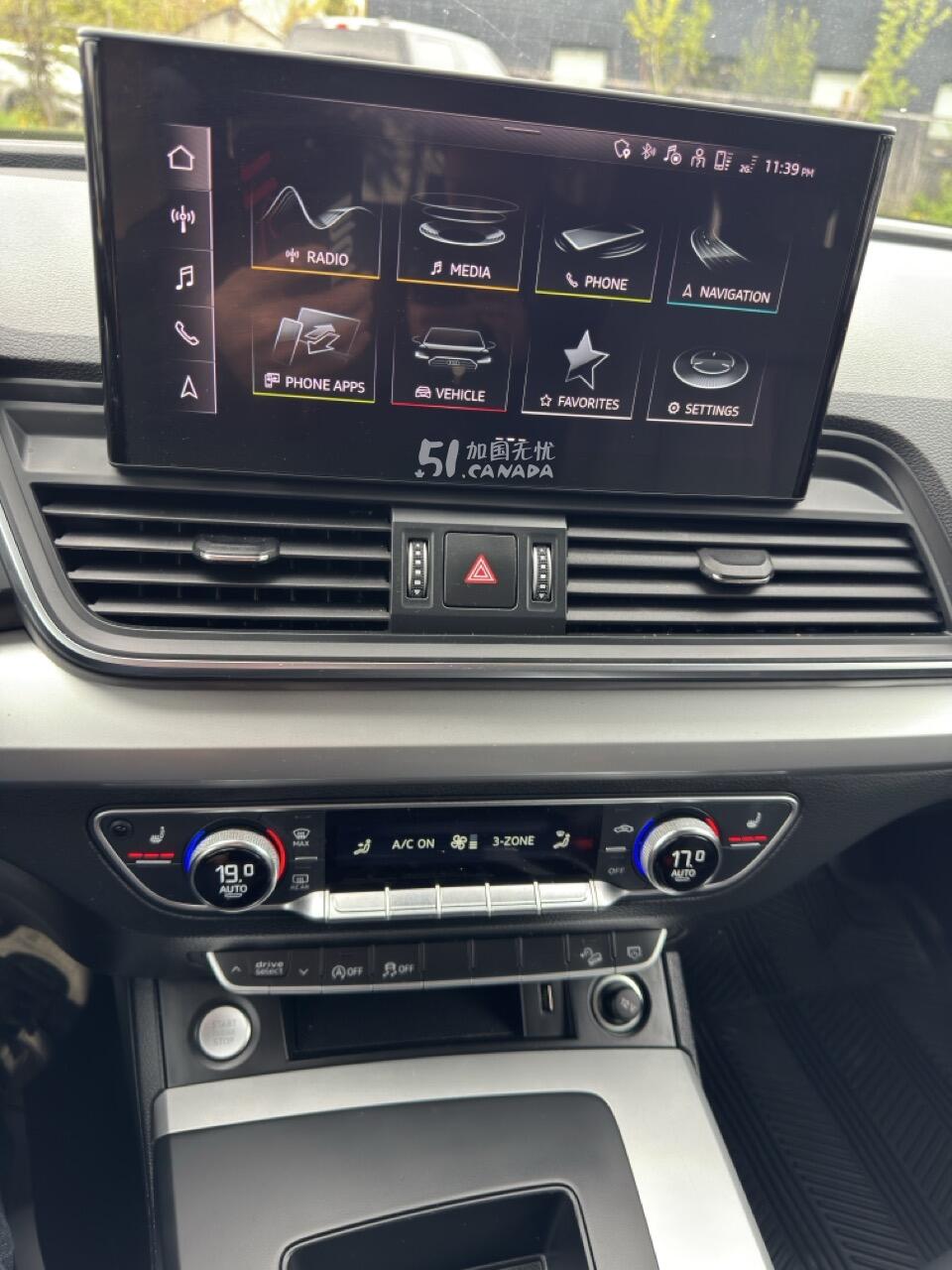 2021 Audi Q5 view 4