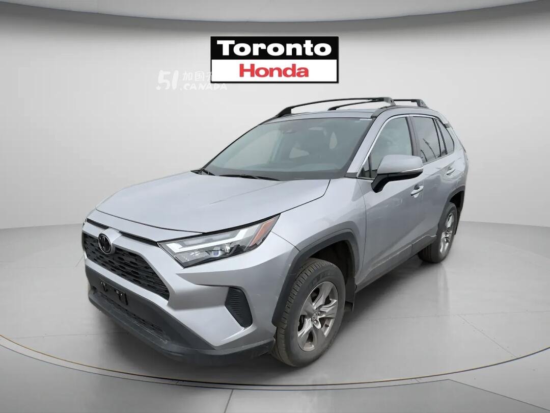 2023 Toyota RAV 4 view 2