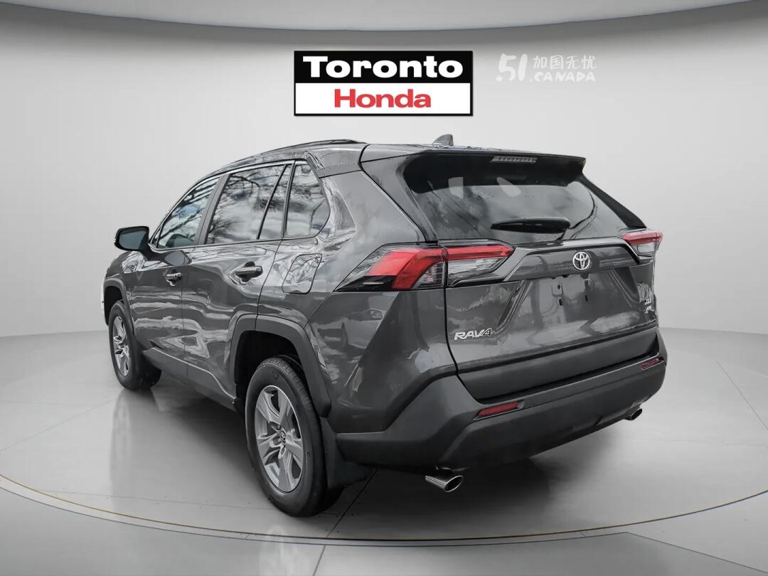 2025 Toyota RAV 4 view 4