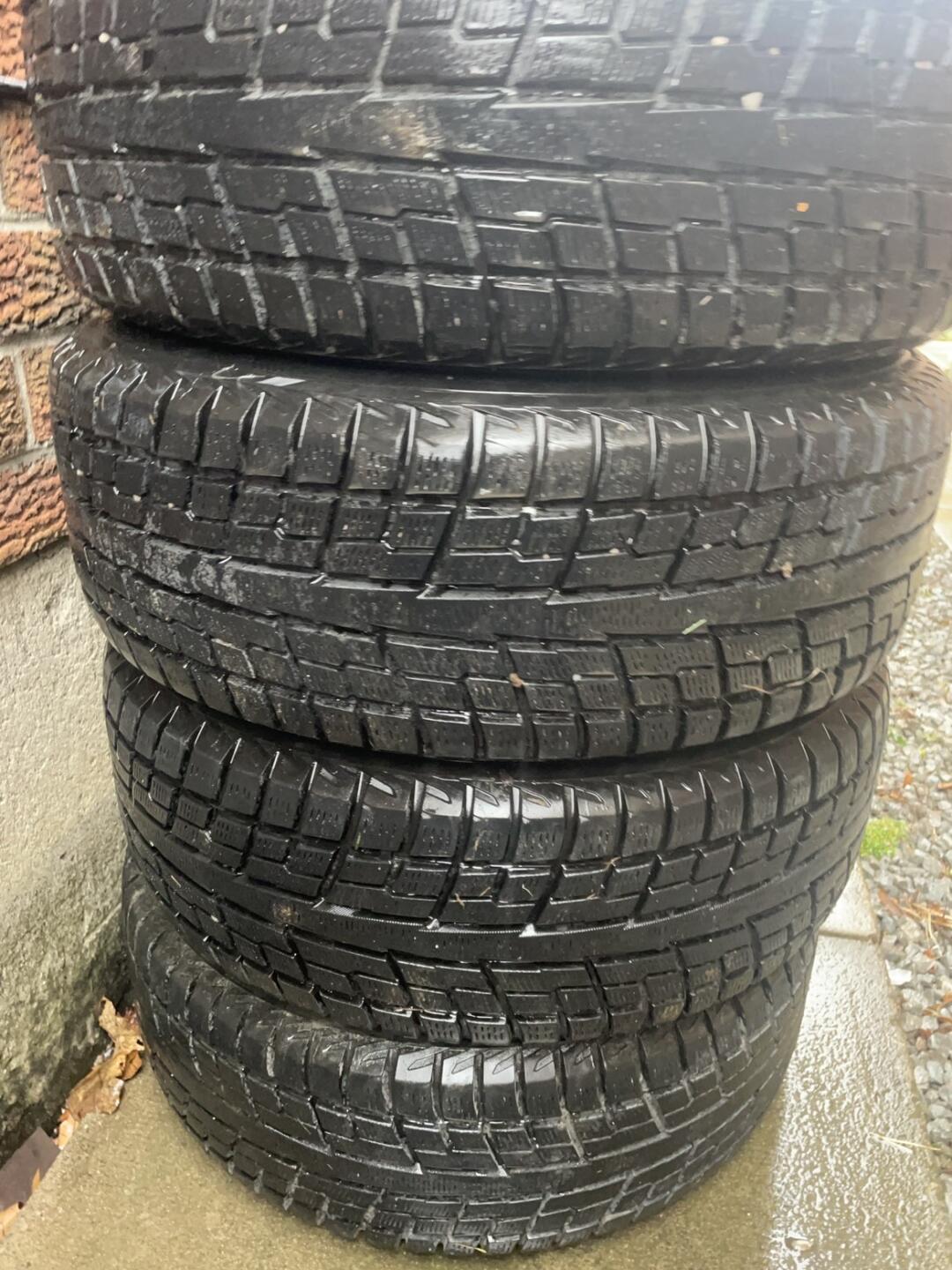 [集市好物]215. 60. R17 带轮毂8新雪胎