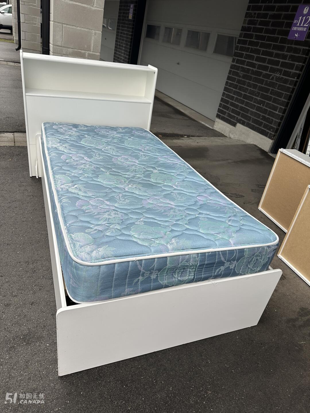 [集市好物]出搬家出多張床柜子沙发床书桌轉椅等等