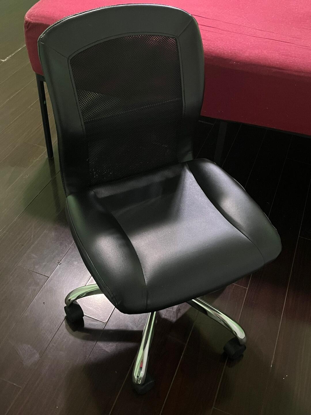 [集市好物]现代黑色办公椅 – 舒适又时尚 Black Chair