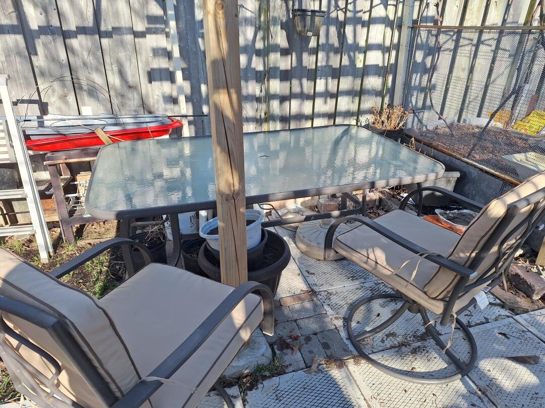 [集市好物]室外用长桌和六把带垫子的椅子