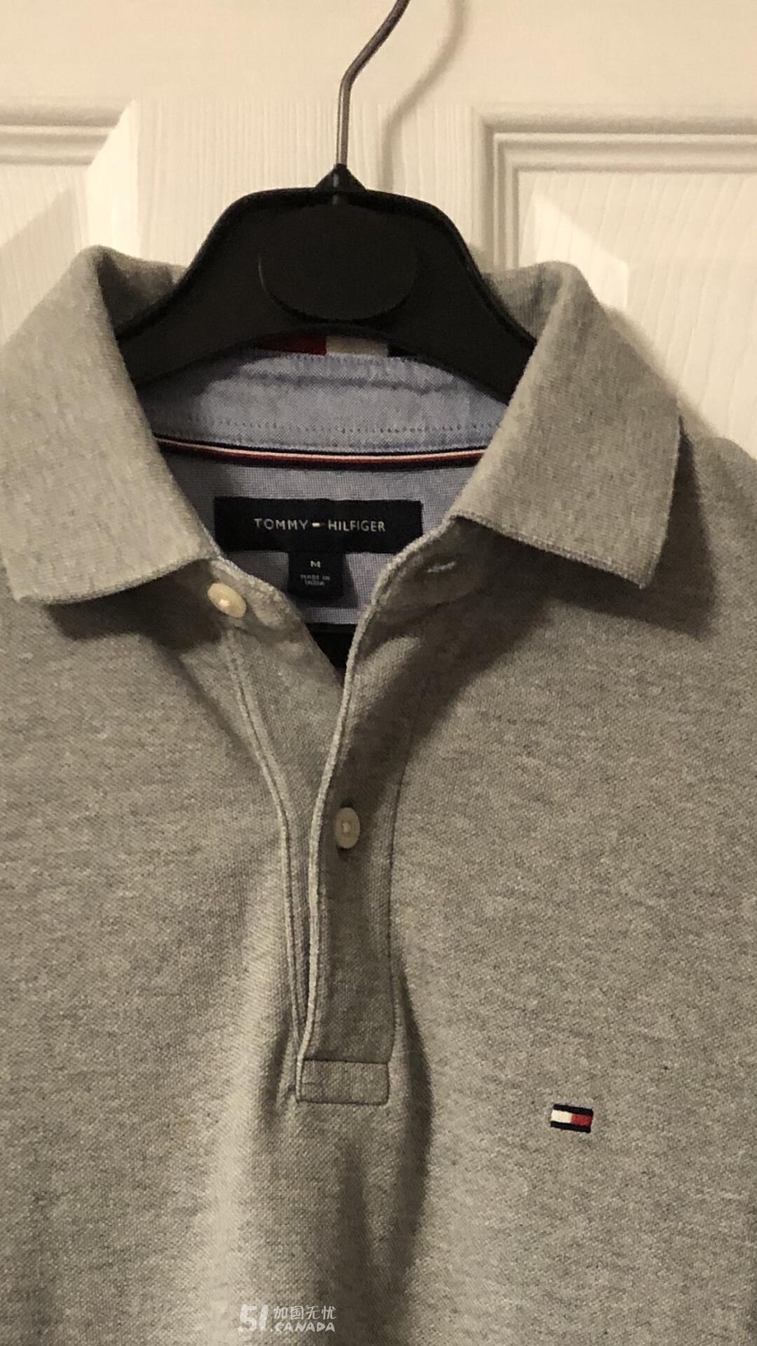 [集市好物]灰色 Tommy Hilfiger 男士长䄂衫，領子下方設有獨特的紅白藍條紋
