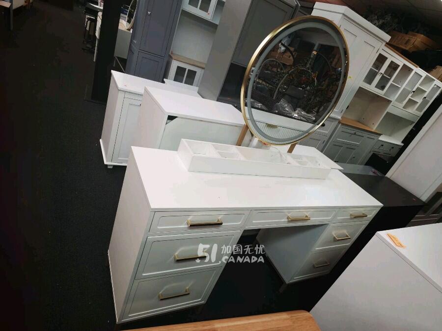 [集市好物]1.4米梳妆台，带LED灯，超值捡漏$299