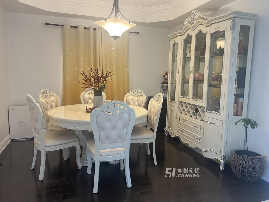 [集市好物]餐桌+8张椅子+酒柜