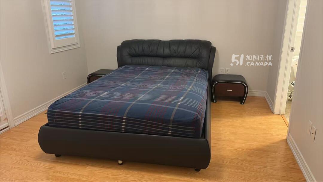 [集市好物]真皮靠背QUEEN床加两个床头柜和MATTRESS